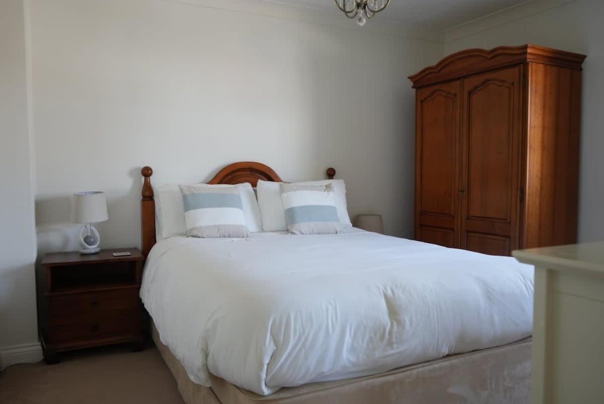 Villa Fabulous High Street Townhouse With Stunning Views & Parking At 'Eagles Nest' Falmouth Exterior foto
